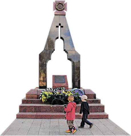 Пам’ятник  жертвам  політичних  репресій  у Луцьку. Фото автора